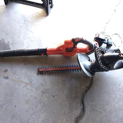 BLACK & DECKER CORDLESS LEAF BLOWER WITH CHARGER AND HEDGE TRIMMER