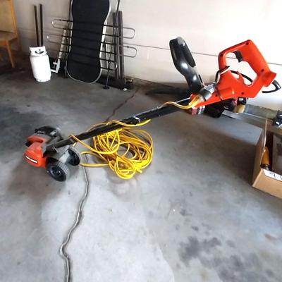 ELECTRIC BLACK & DECKER EDGER WITH LONG EXTENTION CORD