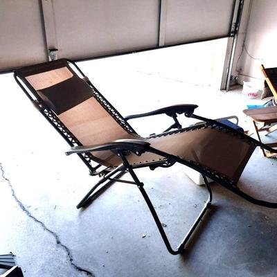 FOLDING LOUNGE CHAIR AND TOTE 18 CARRY COOLER