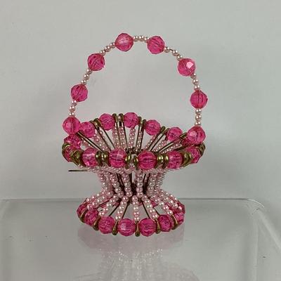 Lot 338 Beautiful Vintage Safety Pin & Bead Basket