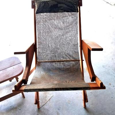 FOLDING CHAIR AND FOLDING SIDE TABLE