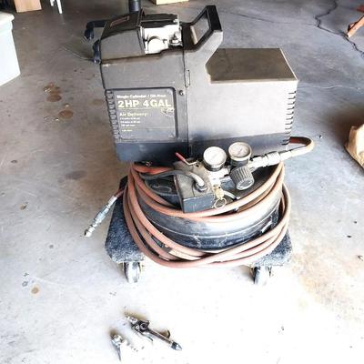 SINGLE CYLINDER/OIL FREE  2HP 4 GALLON COMPRESSER WITH AIR CHUCKS