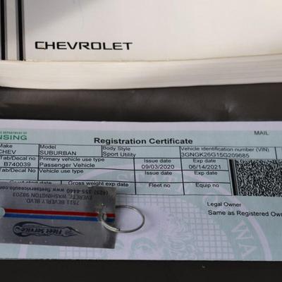 2005 White Chevrolet Suburban LT
