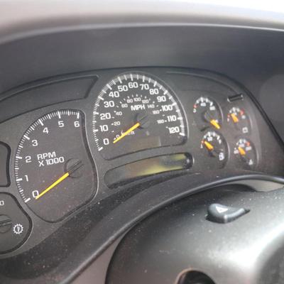 2005 White Chevrolet Suburban LT