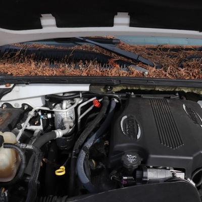 2005 White Chevrolet Suburban LT