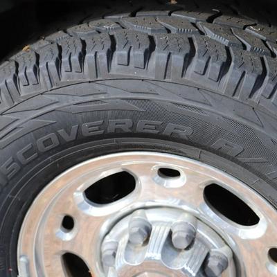 2005 White Chevrolet Suburban LT