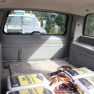 2005 White Chevrolet Suburban LT