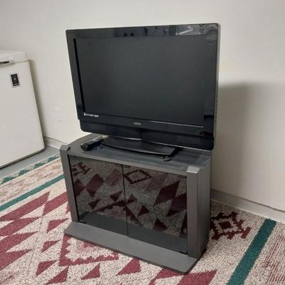 32"XIZIO WITH REMOTE AND GLASS FRONT STAND WITH STORAGE