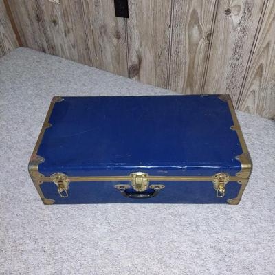 STORAGE TRUNK AND RECORD ALBUMS