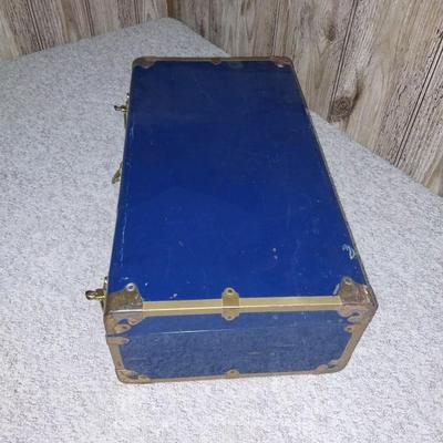 STORAGE TRUNK AND RECORD ALBUMS