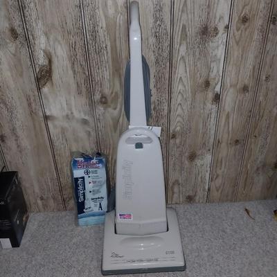 SIMPLICITY UPRIGHT VACCUUM AND BAGS