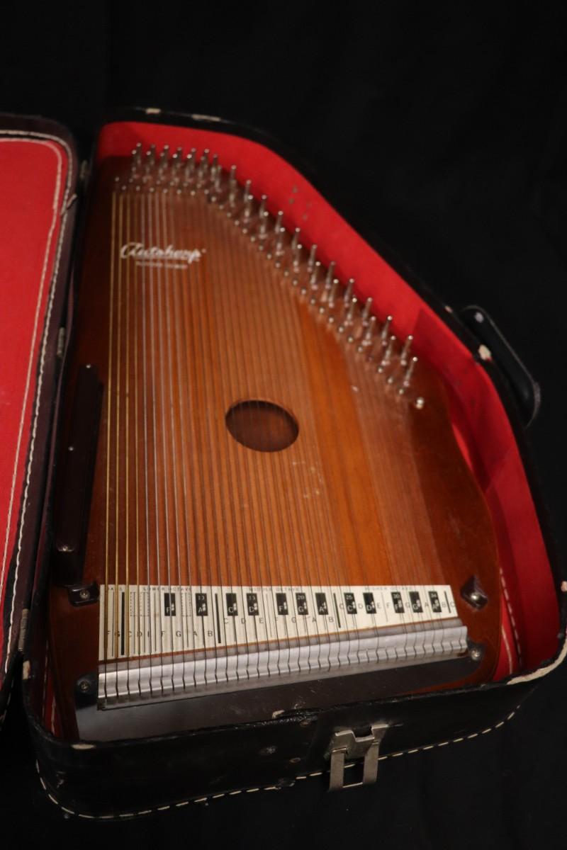 Autoharp by Oscar Schmidt