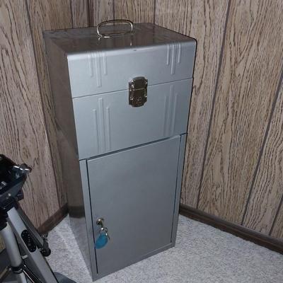 METAL CABINET WITH KEYS AND TRIPOD