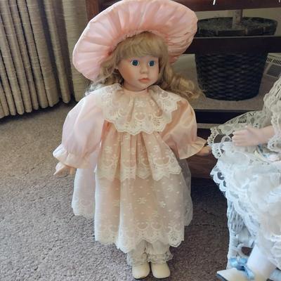 COLLECTABLE PORCELAIN DOLLS