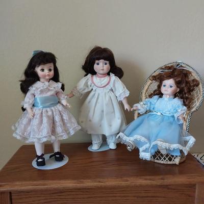 COLLECTABLE DOLLS