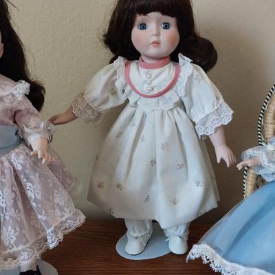 COLLECTABLE DOLLS