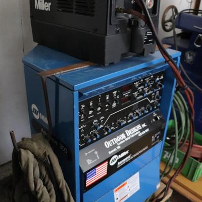 Miller Aerowave 300 AC/DC Hybrid Arc Welding Power Source with Miller Coolmate 3 Coolant System
