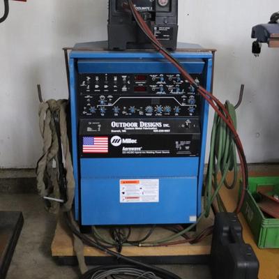 Miller Aerowave 300 AC/DC Hybrid Arc Welding Power Source with Miller Coolmate 3 Coolant System