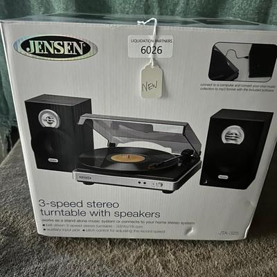 Jensen 3-Speed Stereo Turntable with Speakers