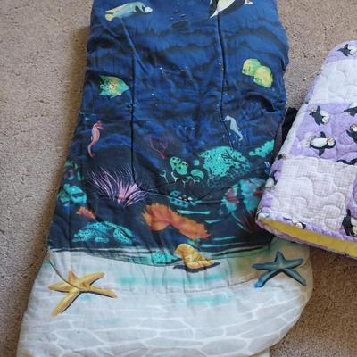 TWIN COMFORTER,THROW BLANKETS AND SMALL PILLOW