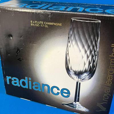 SET OF 6 NEW IN BOX ELEGANT CHAMPAGNE FLUTES BY ROYAL LEERDAM HOLLAND 