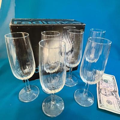 SET OF 6 NEW IN BOX ELEGANT CHAMPAGNE FLUTES BY ROYAL LEERDAM HOLLAND 