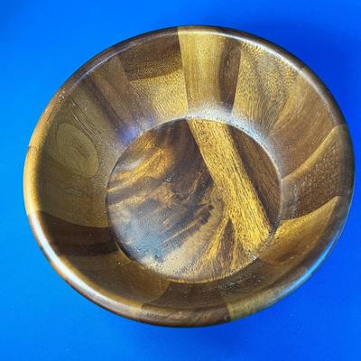 WELL MADE ACACIA WOOD SERVING BOWL MADE IN THAILAND