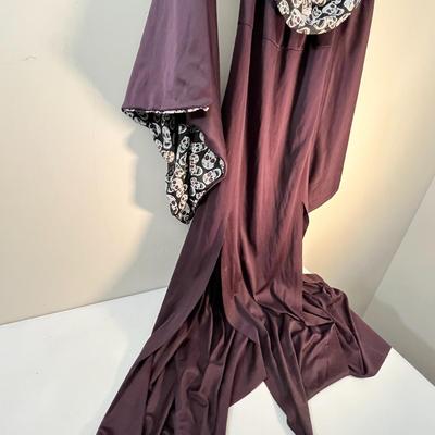 HALLOWEEN GOTHIC-STYLE HOODED GOWN WITH WIDE DRAPEY SLEEVES 