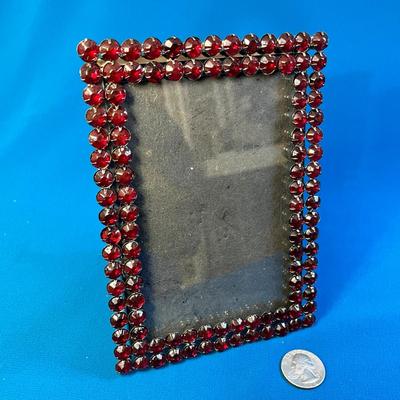 RED FACETED BEAD PRONG SET PICTURE FRAME for 4â€ x 6â€ PHOTO