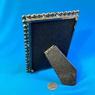 RED FACETED BEAD PRONG SET PICTURE FRAME for 4â€ x 6â€ PHOTO