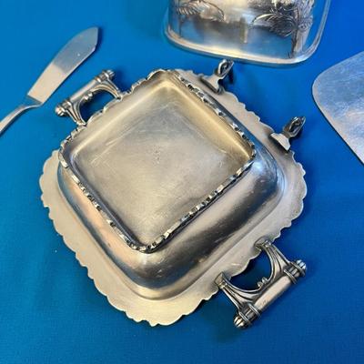VICTORIAN SILVER PLATED ICED COVERED BUTTER DISH WITH KNIFE REST