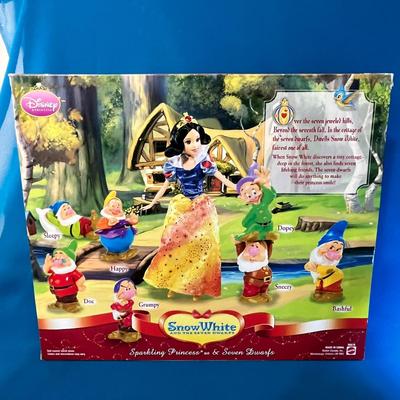 SNOW WHITE AND THE SEVEN DWARFS DOLL SET NEW IN BOX