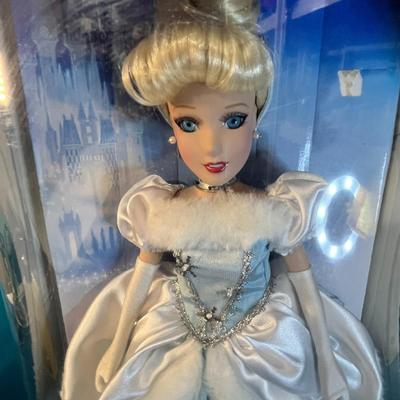 SPECIAL EDITION DISNEY PORCELAIN CINDERELLA DOLL NEW IN BOX