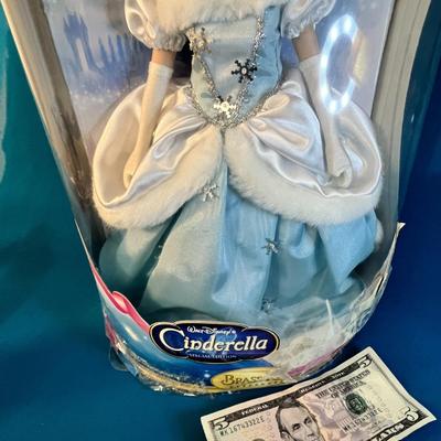 SPECIAL EDITION DISNEY PORCELAIN CINDERELLA DOLL NEW IN BOX