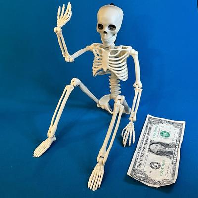 HANGING POSABLE SKELETON DECORATION 