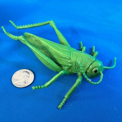 WITCHâ€™S SPECIMEN JAR w/ BIG GRASSHOPPER AND RUSTIC COVER