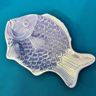 MELAMINE BLUE FISH SHAPED SERVING PLATES PAIR
