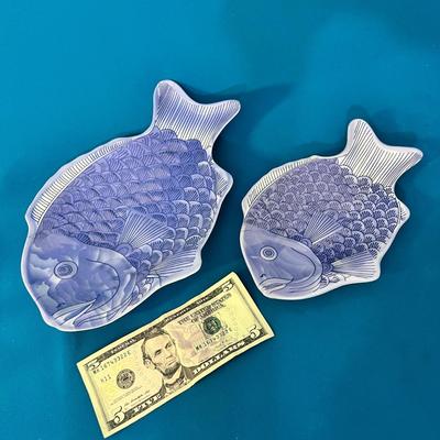 MELAMINE BLUE FISH SHAPED SERVING PLATES PAIR