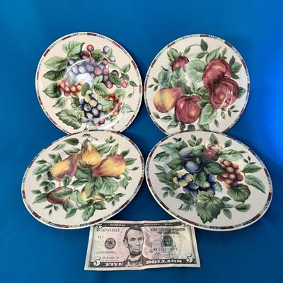 PRETTY SET OF 4 FRUIT PATTERNED SALAD PLATES 