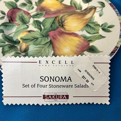 PRETTY SET OF 4 FRUIT PATTERNED SALAD PLATES 