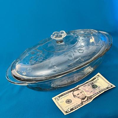 PRETTY OVAL COVERED CASSEROLE DISH w/ RAISED ALL-OVER FLOWER PATTERN