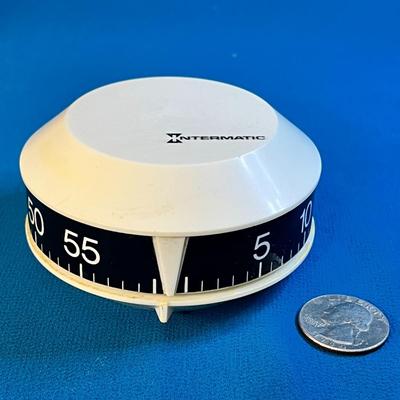 MECHANICAL KITCHEN TIMER by INTERMATIC STANDS OR CAN HANG ON WALL