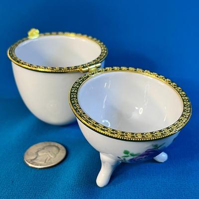 FANCY FOOTED HINGED LID EGG SHAPED TRINKET BOX w/ PURPLE FLOWERS