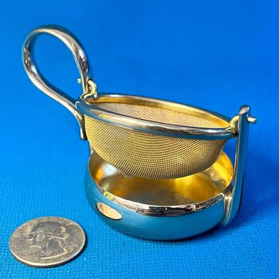 LITTLE METAL TEA STRAINER WITH DRIP BOWL