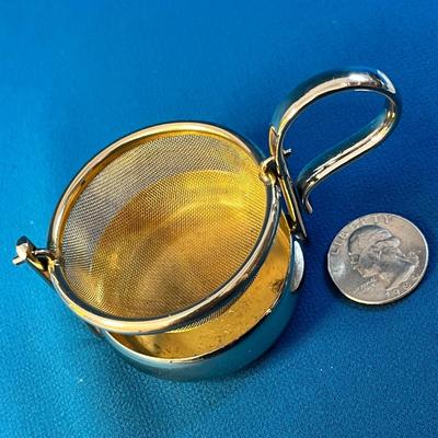 LITTLE METAL TEA STRAINER WITH DRIP BOWL