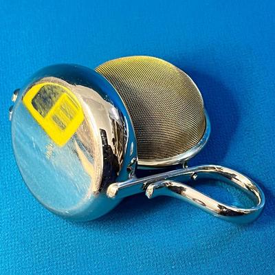 LITTLE METAL TEA STRAINER WITH DRIP BOWL