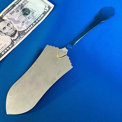 FANCY TWO TONE METAL PIE SERVER GOLD TONE ACCENT ON SILVER TONE BASE
