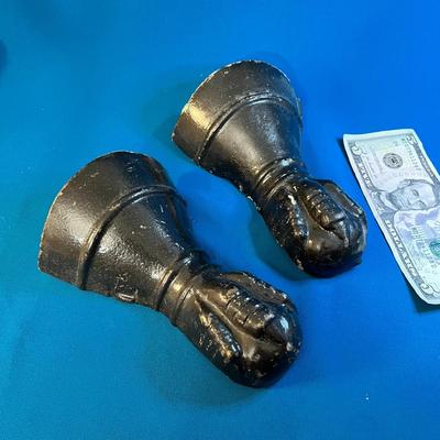 PAIR OF HEAVY CAST IRON CLAW FOOT BATH TUB LEGS