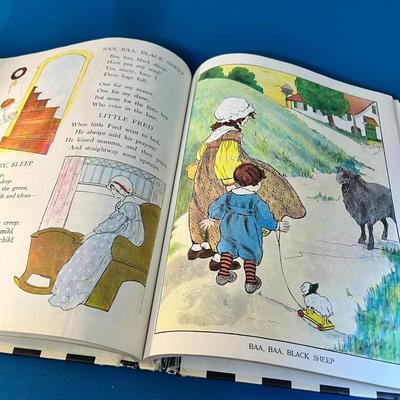CLASSIC â€œTHE REAL MOTHER GOOSE BOOKâ€ by CHECKERBOARD PRESS