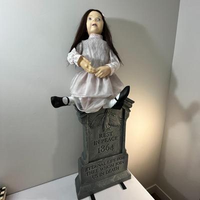 HALLOWEEN DECOR- TOMBSTONE w/ LITTLE GIRL SITTING ON TOP ANIMATED 